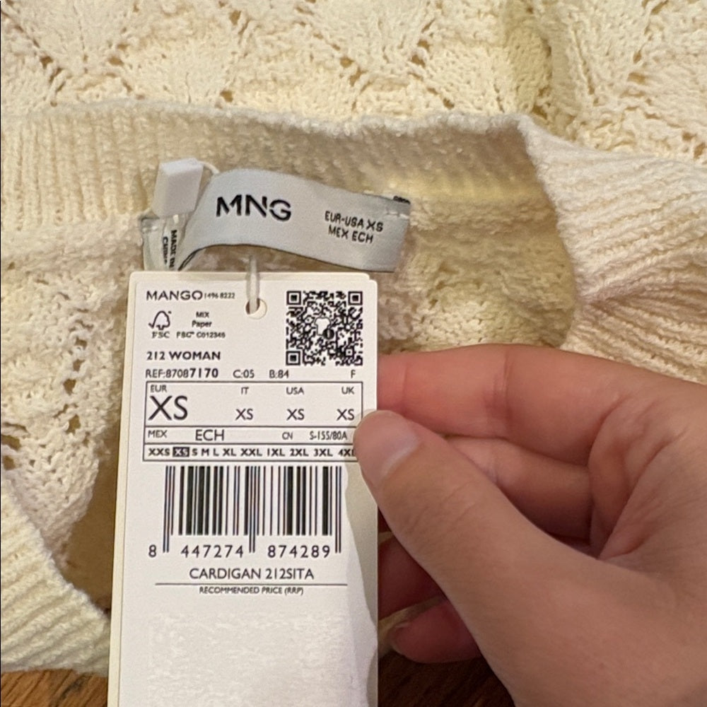 NWT MNG Woman’s Cream Short Sleeve Sweater Size XS