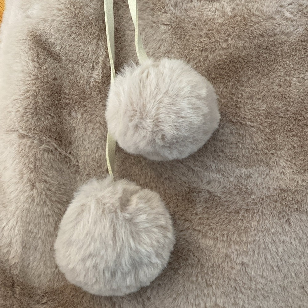 3AM Forever Women’s Cream Fur Tote Bag OS