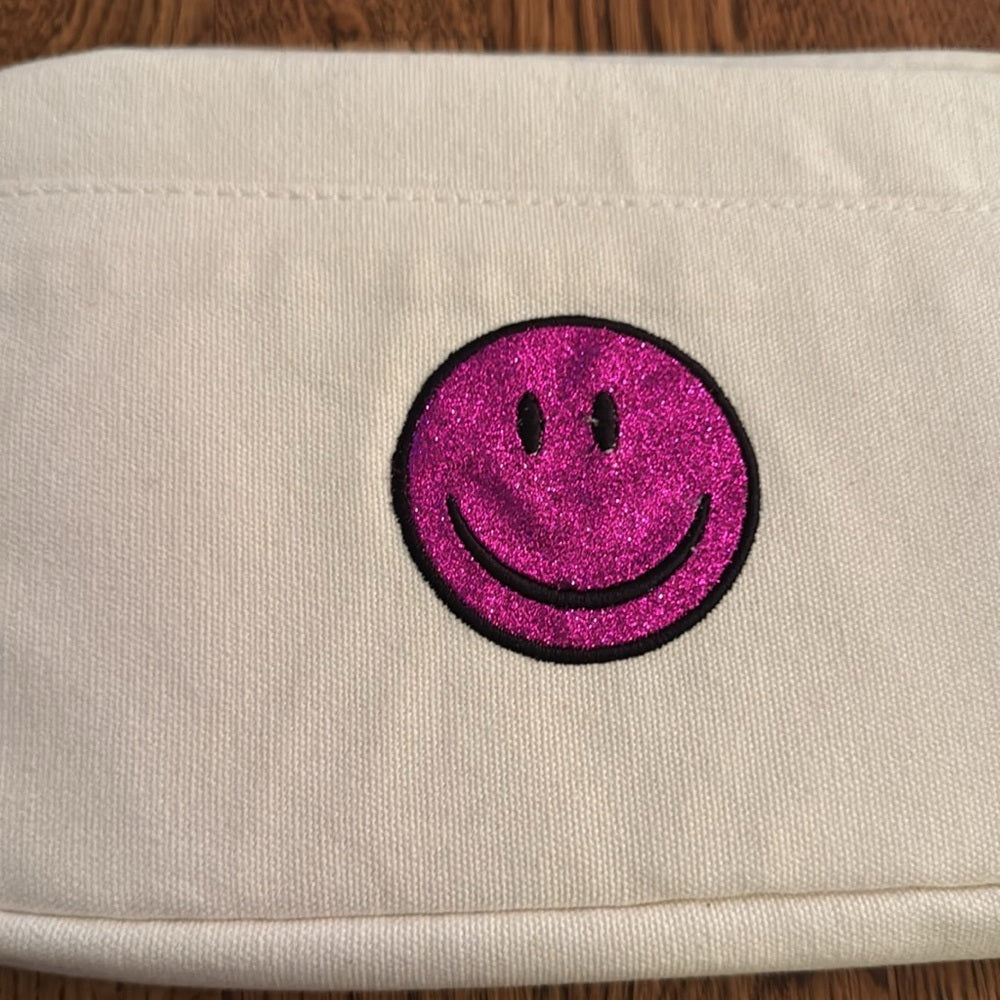 Bag Edge White Canvas Pouch with Pink Smiley Face