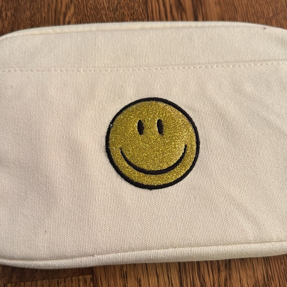 Bag Edge White Canvas Pouch with Pink Smiley Face