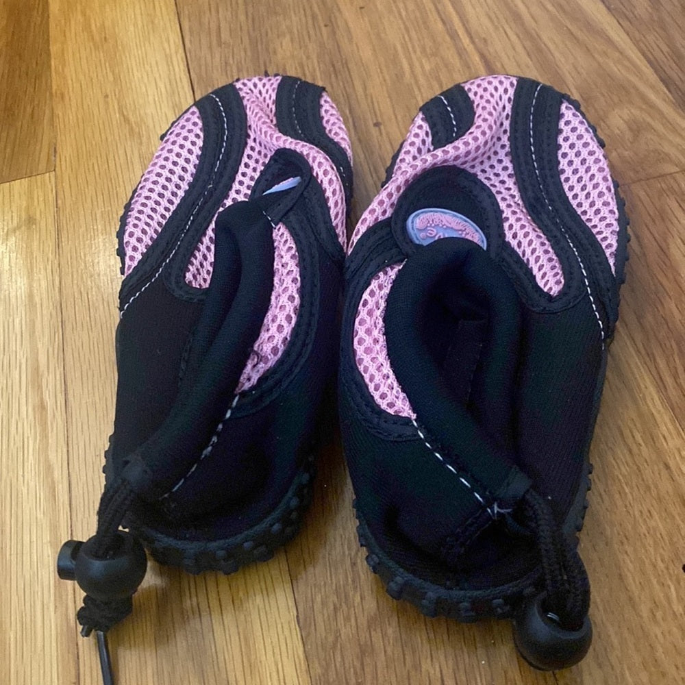 Wave Girl’s Pink And Black Water Shoes Size 11