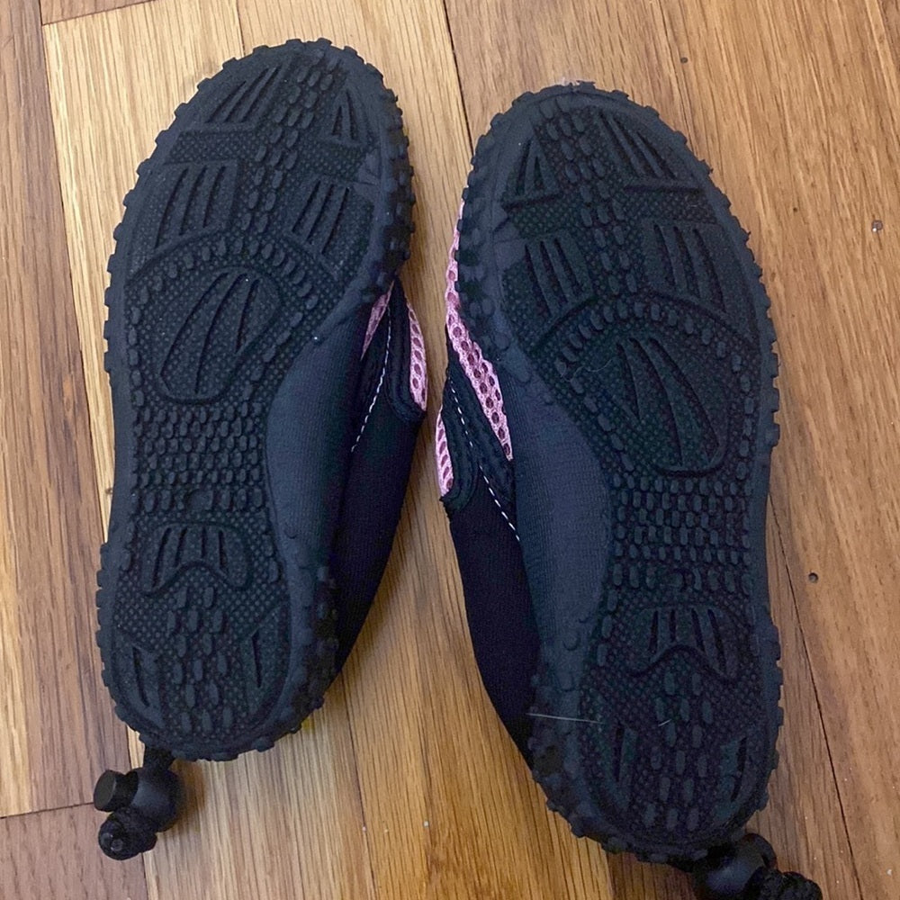 Wave Girl’s Pink And Black Water Shoes Size 11