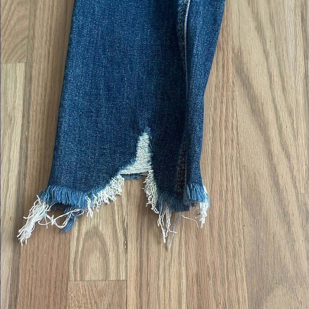 NWT Vervet Women’s Blue Straight Leg Jeans with Worn-In Look Size 25