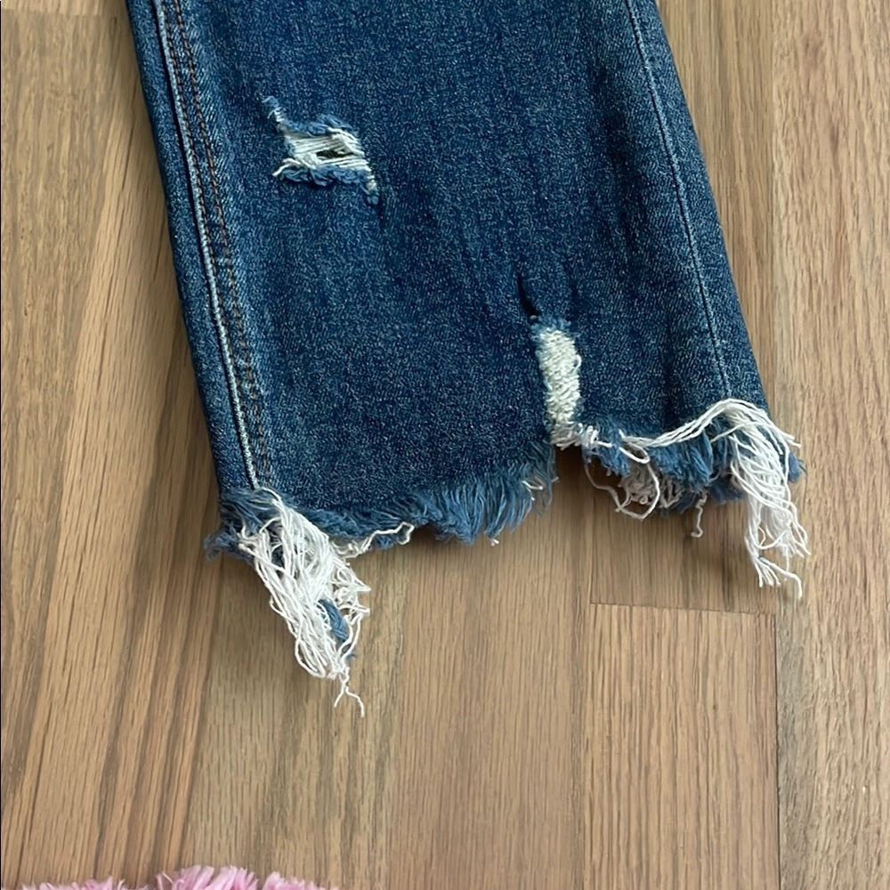 NWT Vervet Women’s Blue Straight Leg Jeans with Worn-In Look Size 25