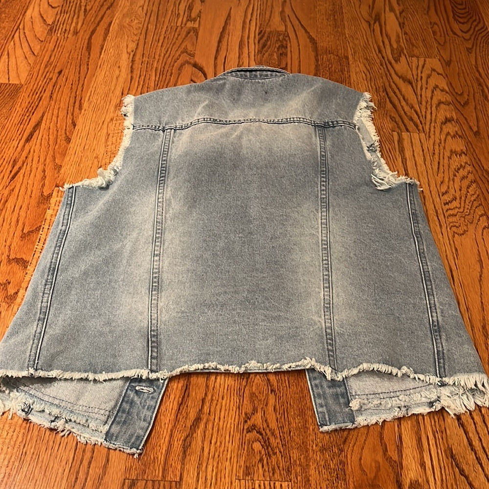 Karen Kane Woman’s Sleeveless Denim Jacket Size S