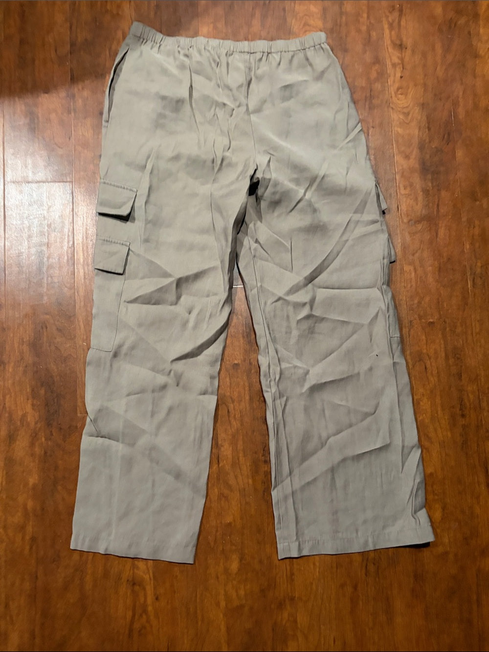 Abercrombie And Fitch Womens Relaxed Cargo Pants in Taupe Size Medium