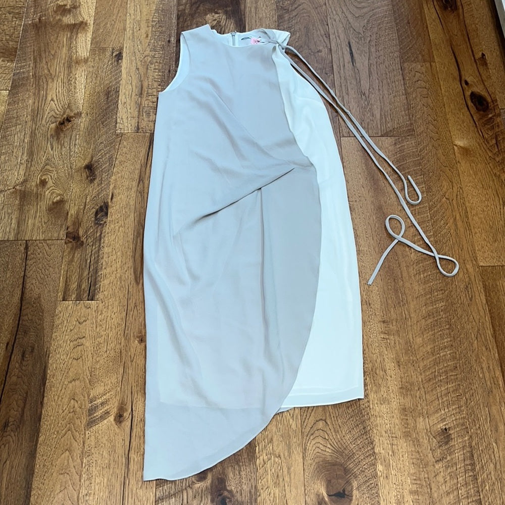 Camilla and Marc Woman’s Grey and White Asymmetrical Dress