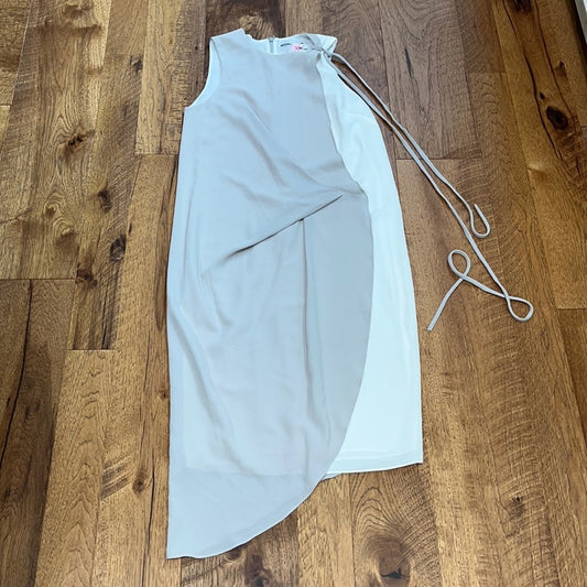 Camilla and Marc Woman’s Grey and White Asymmetrical Dress