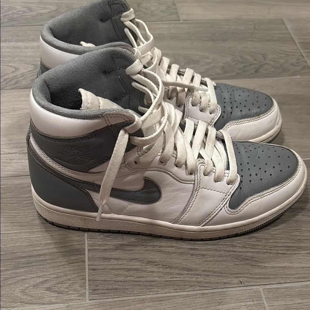 Nike Jordan Men’s Gray and White High-Top Sneakers Size 7