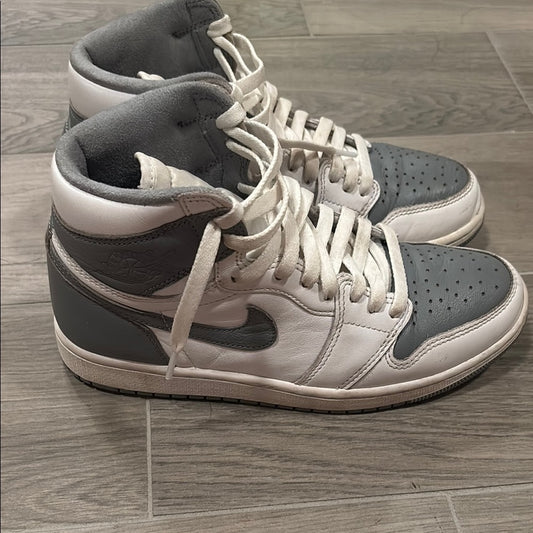 Nike Jordan Men’s Gray and White High-Top Sneakers Size 7