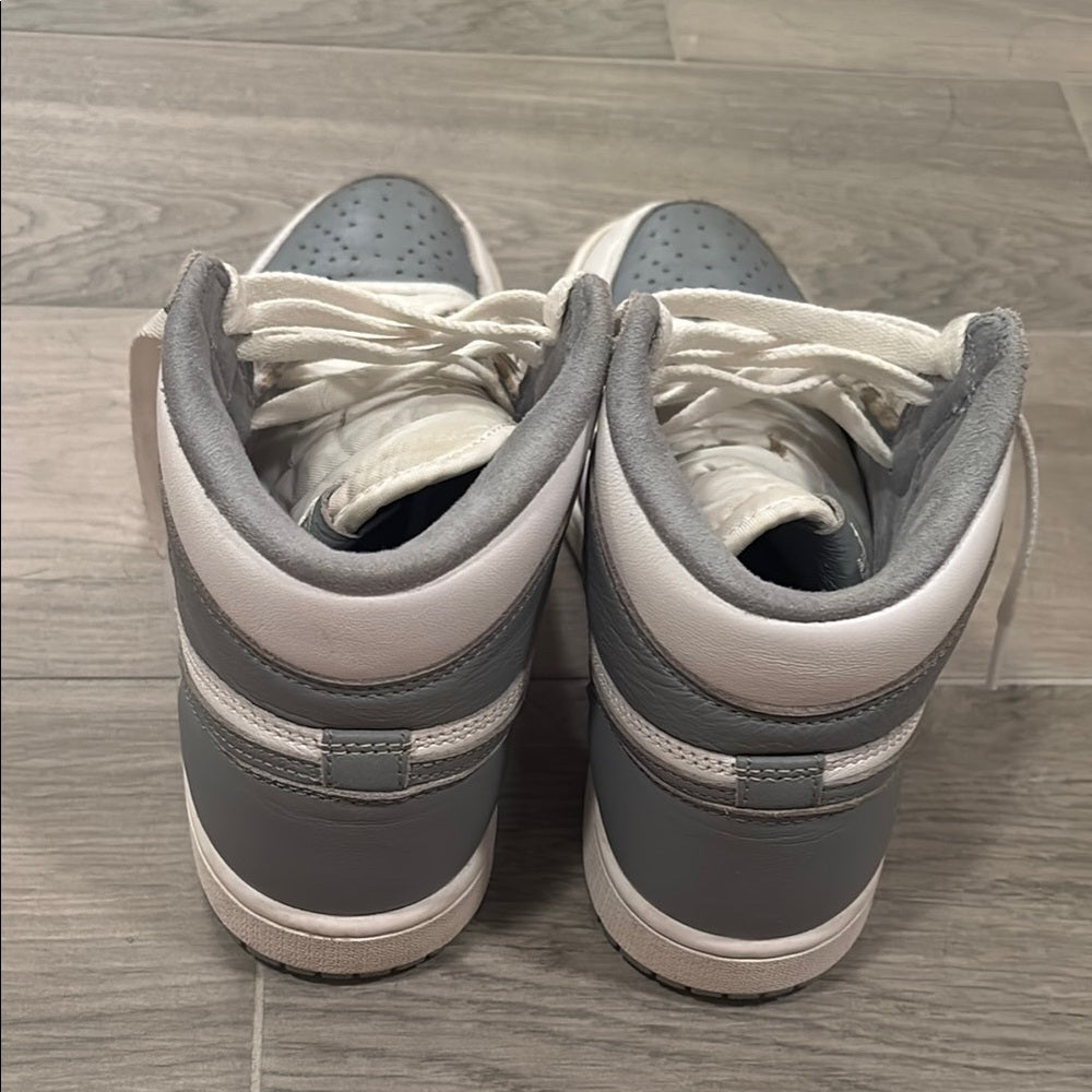 Nike Jordan Men’s Gray and White High-Top Sneakers Size 7
