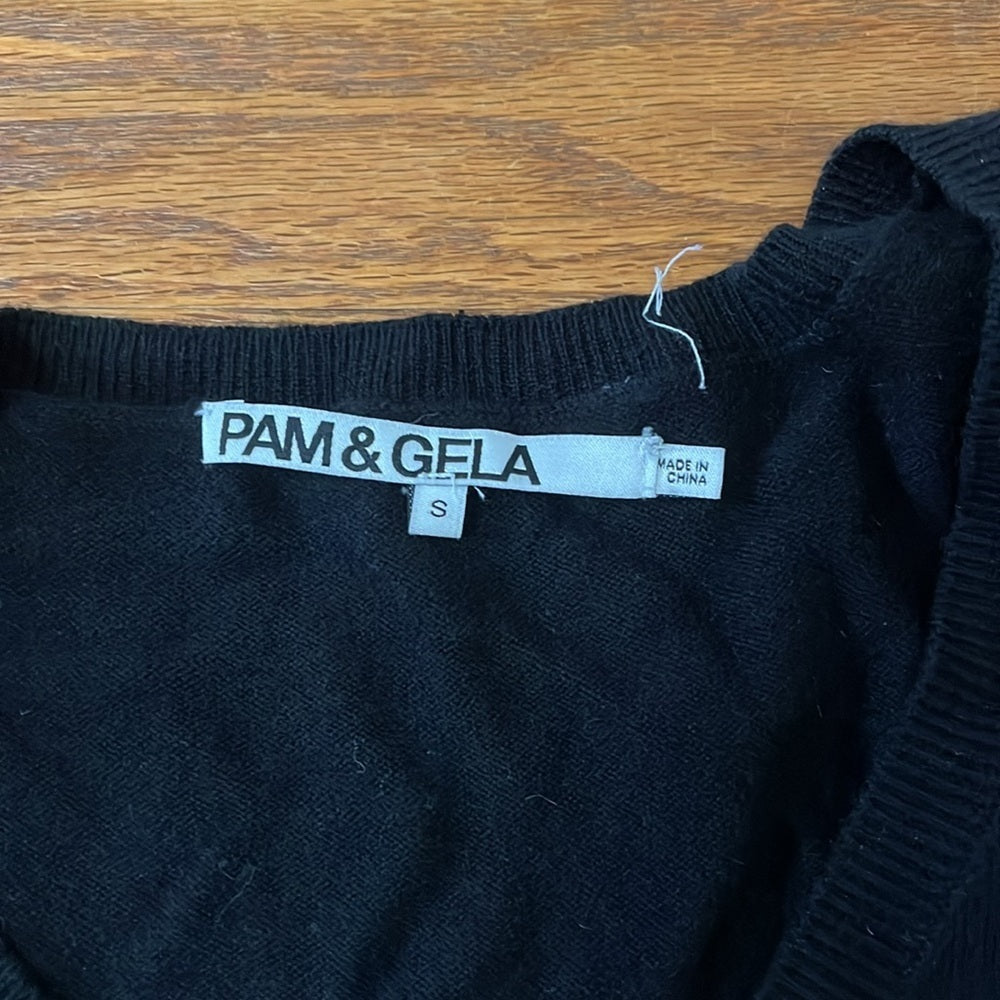 Pam & Gela Women’s Black Star Sweater Size Small