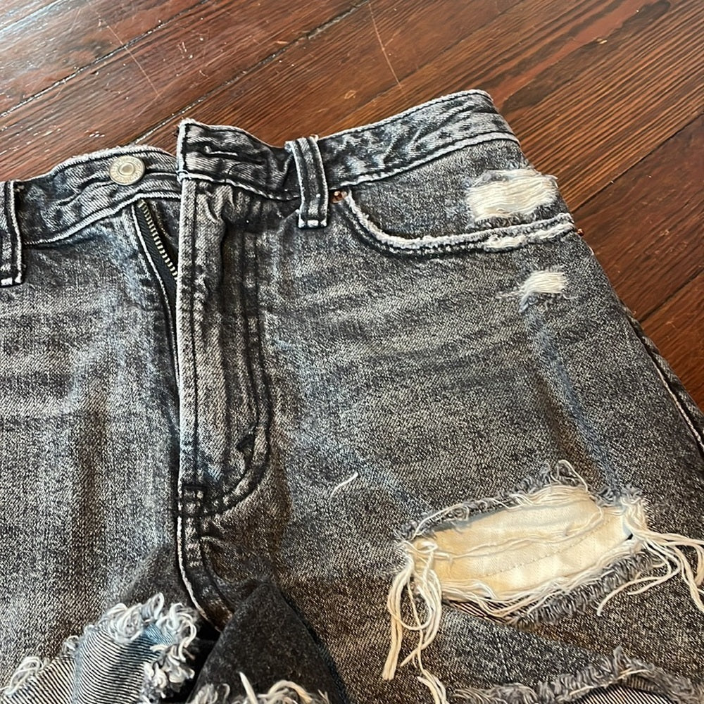 Abercrombie & Fitch Women’s Dark Black Ripped Shorts Size 25