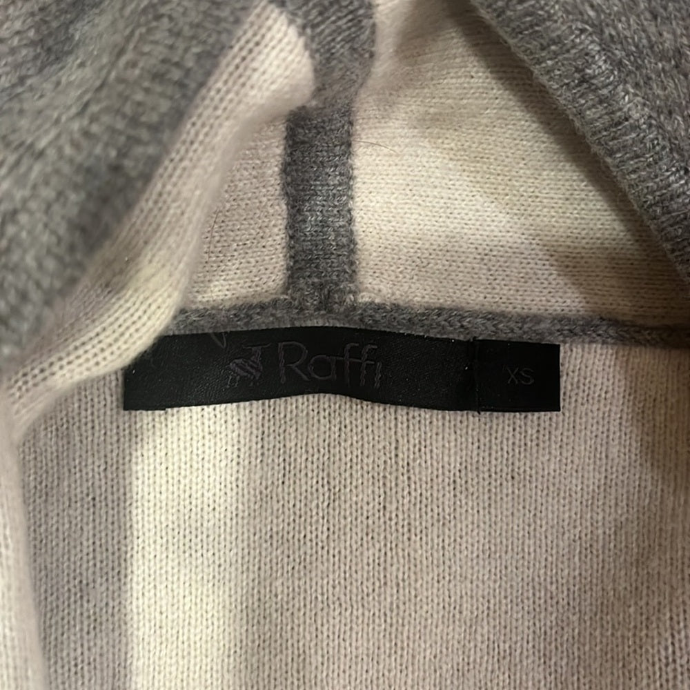 Raffi Woman’s Grey Cardigan Size XS