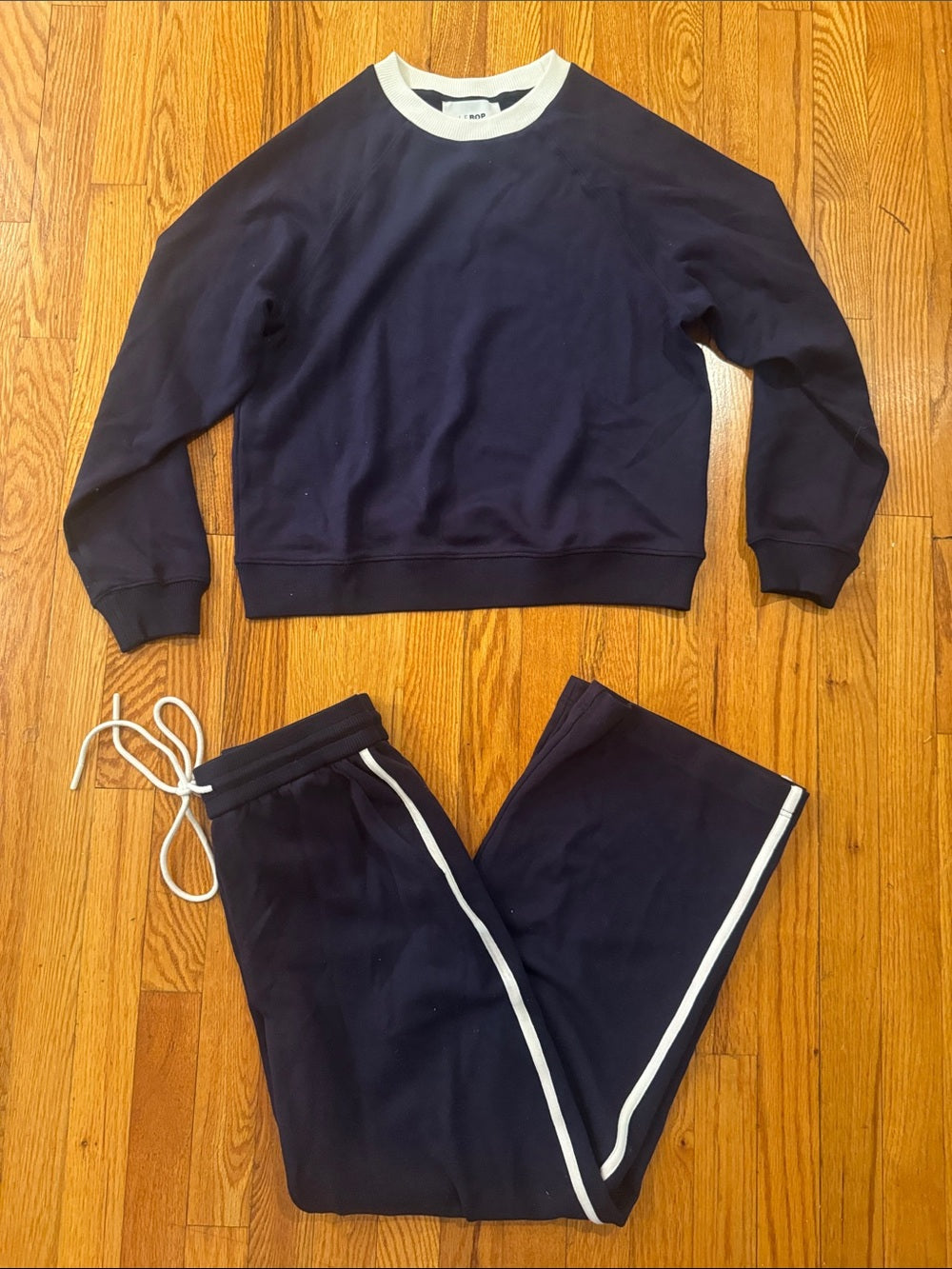 LEBOP Women’s Navy Sweatshirt & Jogger Set with White Trim Size XS