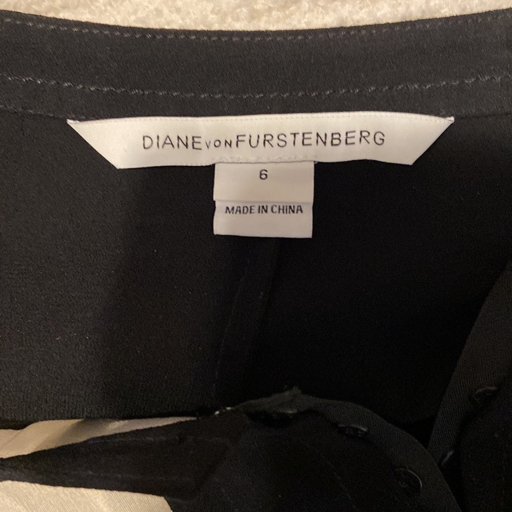 Women’s Diane vonFustenberg long sleeved top.  Black and cream. Size 6