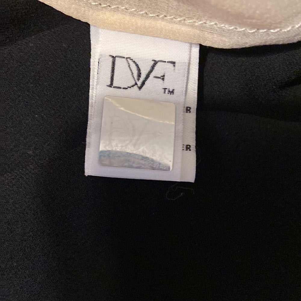 Women’s Diane vonFustenberg long sleeved top.  Black and cream. Size 6