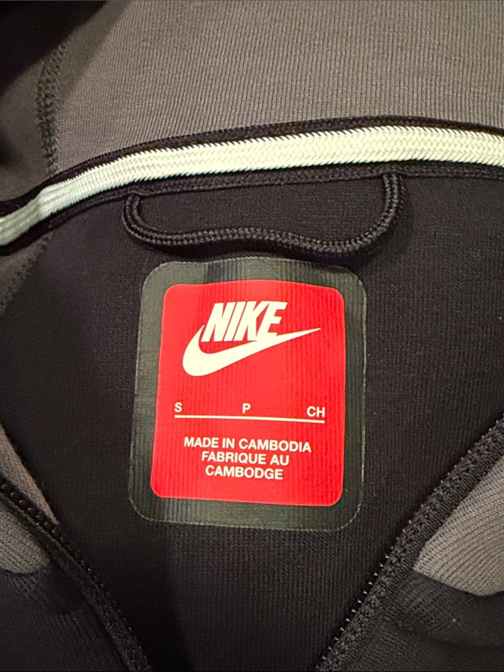 Nike Men’s Gray, Black, and Cream Full-Zip Hooded Jacket Size S