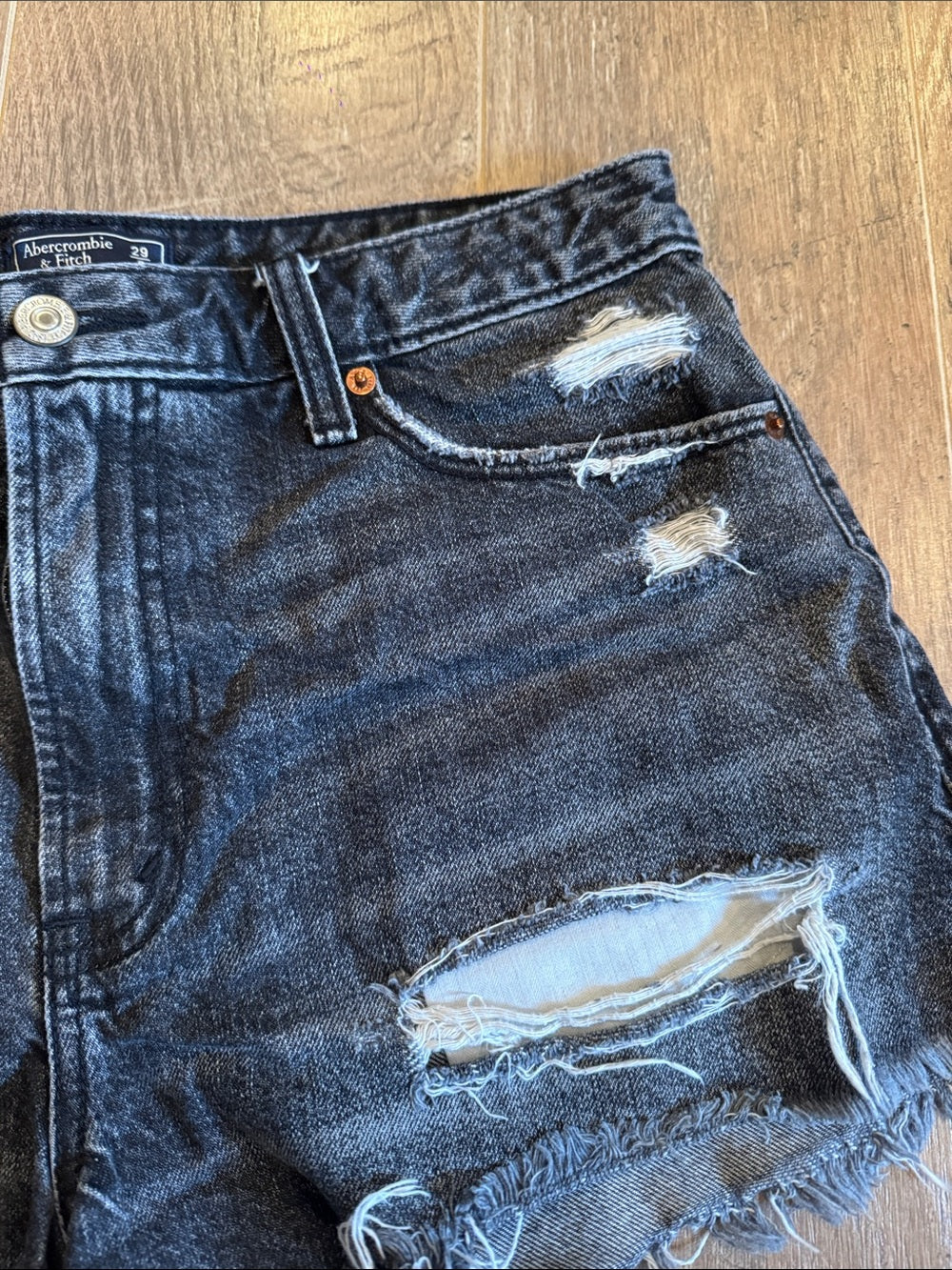 Abercrombie & Fitch Women’s Black Distressed Denim Cutoff Shorts Size 29