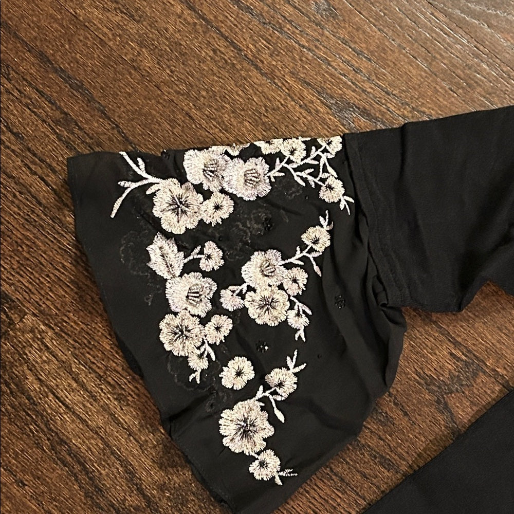 NWT Alfani Women’s Black Mock Neck Top with Floral Bell Sleeves Size Medium