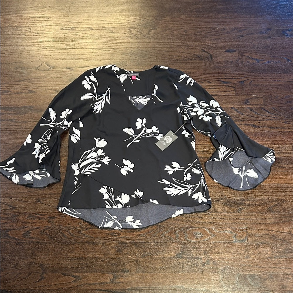 NWT Vince Camuto Women’s Floral Black and White  Blouse Size Medium