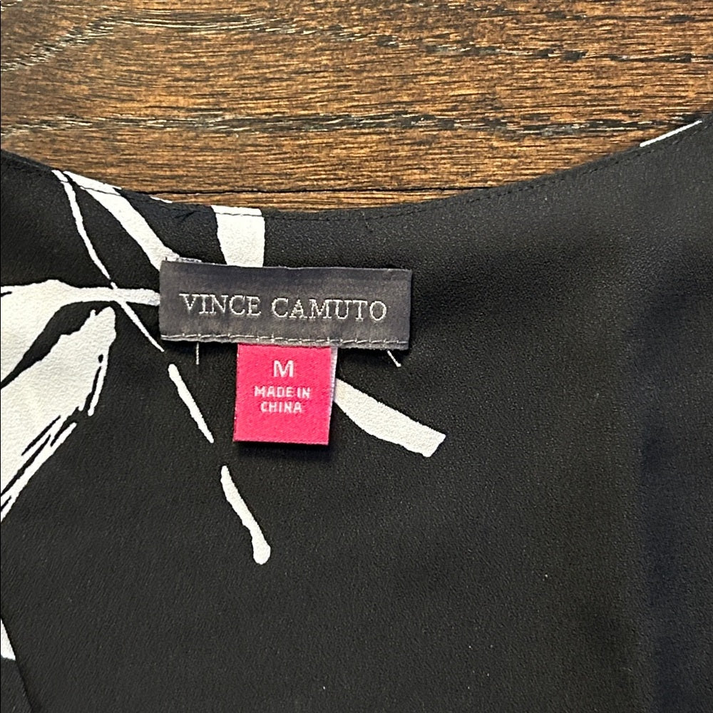 NWT Vince Camuto Women’s Floral Black and White  Blouse Size Medium