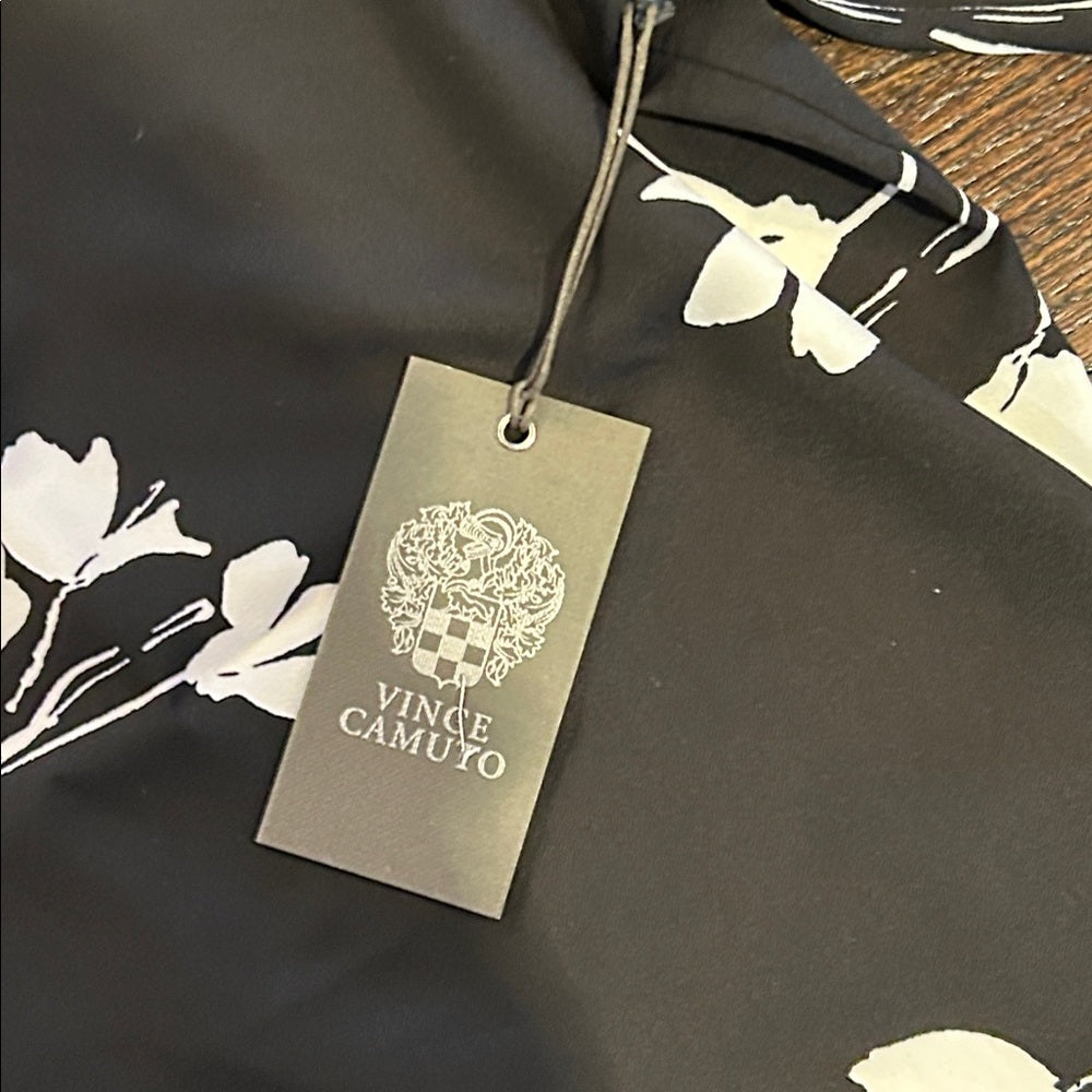 NWT Vince Camuto Women’s Floral Black and White  Blouse Size Medium