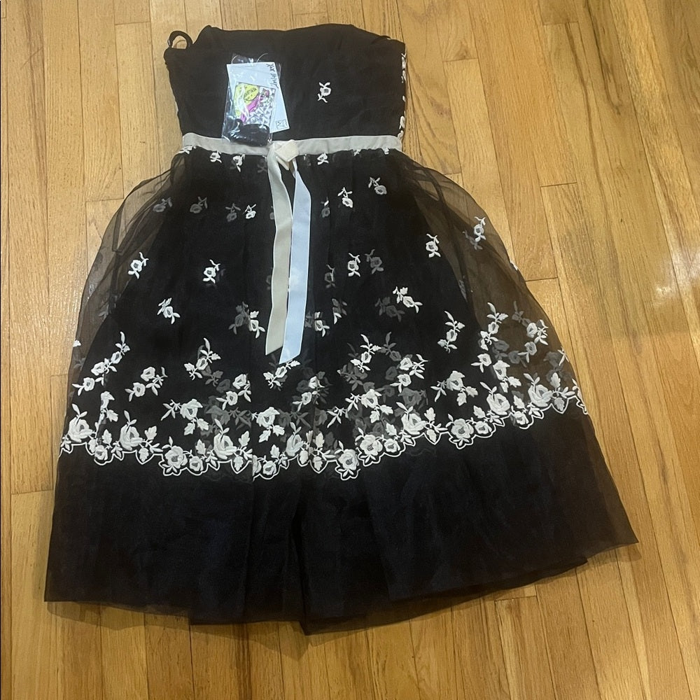 Betsey Johnson Women’s Black and White Floral Dress Size 8