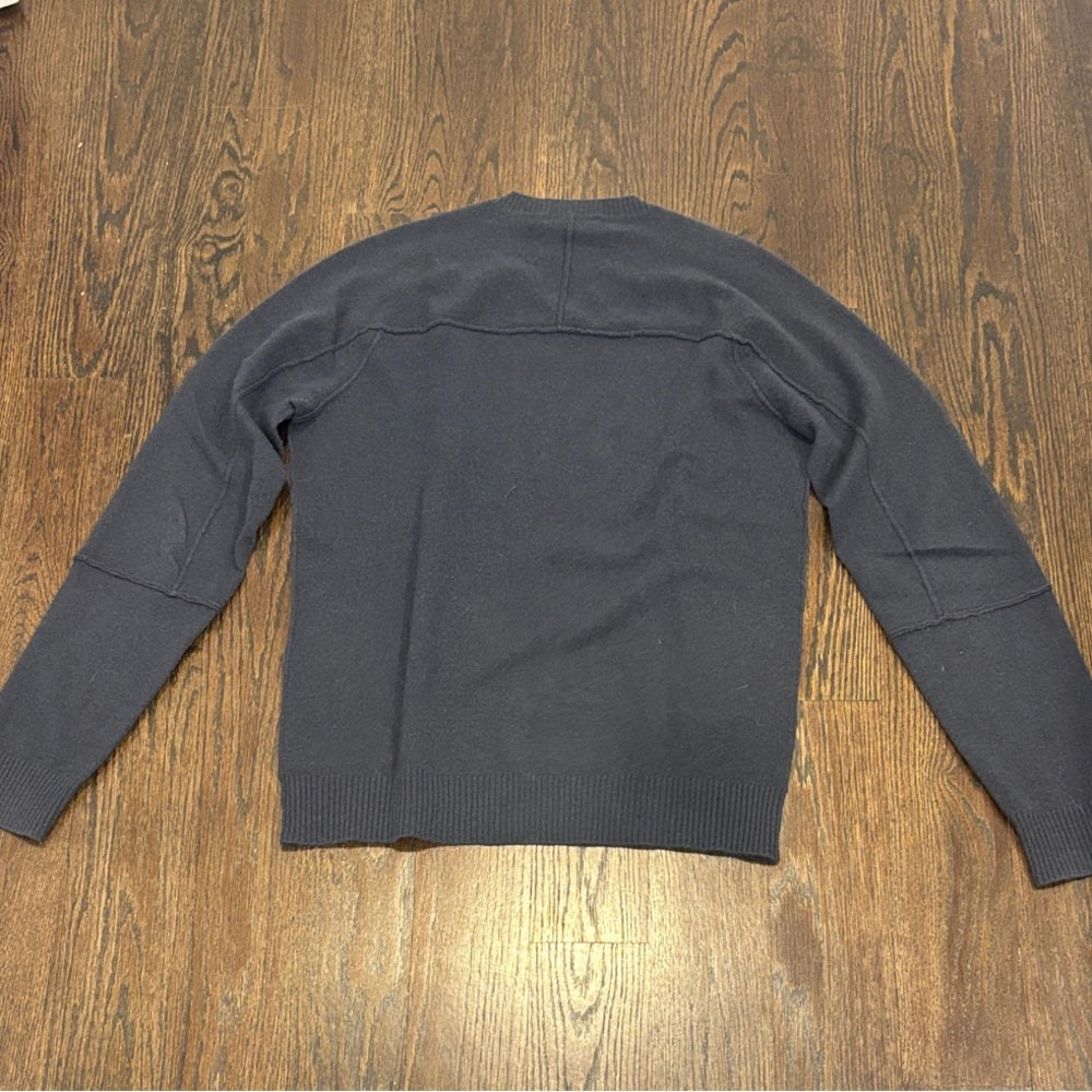 Christopher Fischer Men’s V-Neck Cashmere Sweater in Deep Blue Size Medium