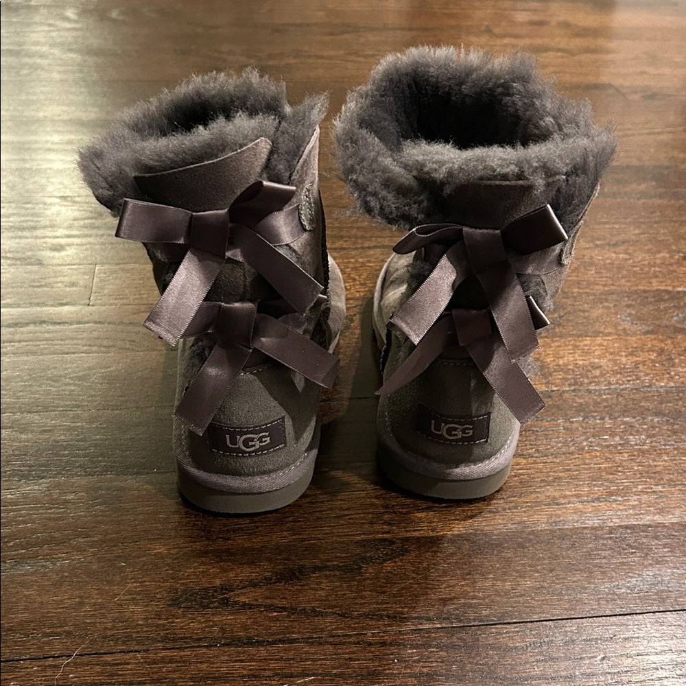 UGG Kids Gray Fur-Lined Winter Boots With Bows Size 3
