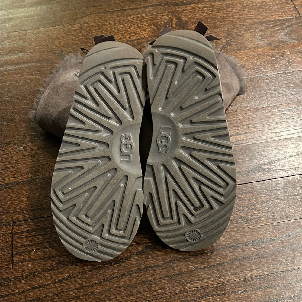 UGG Kids Gray Fur-Lined Winter Boots With Bows Size 3