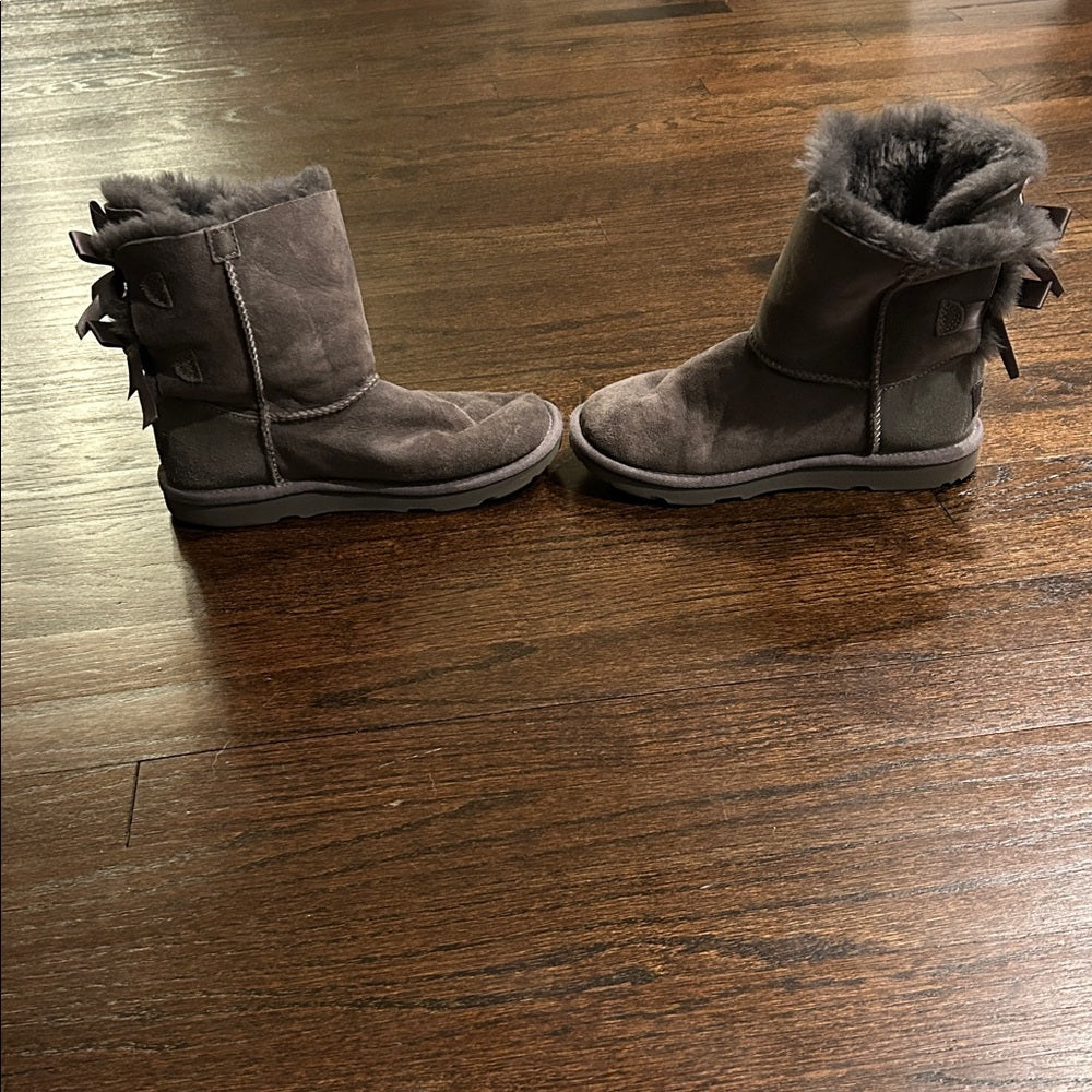 UGG Kids Gray Fur-Lined Winter Boots With Bows Size 3