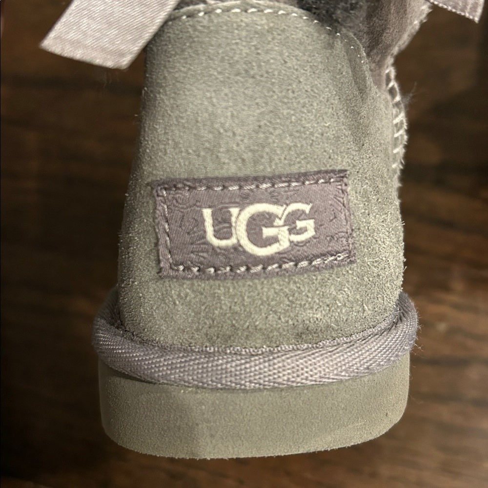 UGG Kids Gray Fur-Lined Winter Boots With Bows Size 3