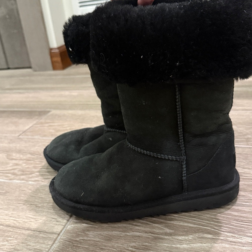 UGG Kids Black Fur-Lined Boots Size 4