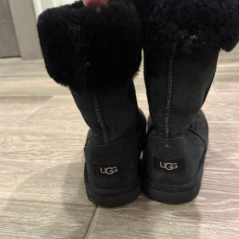UGG Kids Black Fur-Lined Boots Size 4