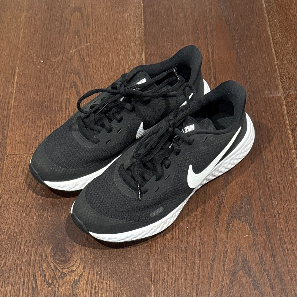 Nike Black Revolution Kids Mesh Sneakers Size 5.5