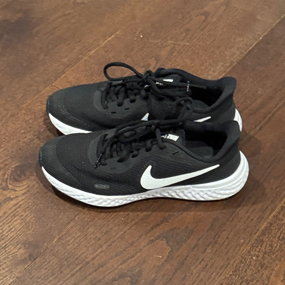 Nike Black Revolution Kids Mesh Sneakers Size 5.5