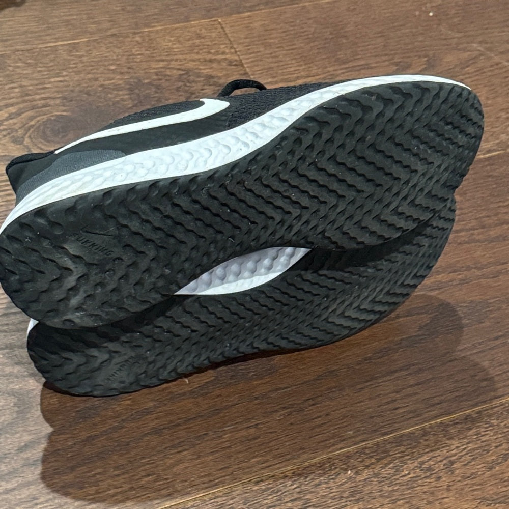 Nike Black Revolution Kids Mesh Sneakers Size 5.5