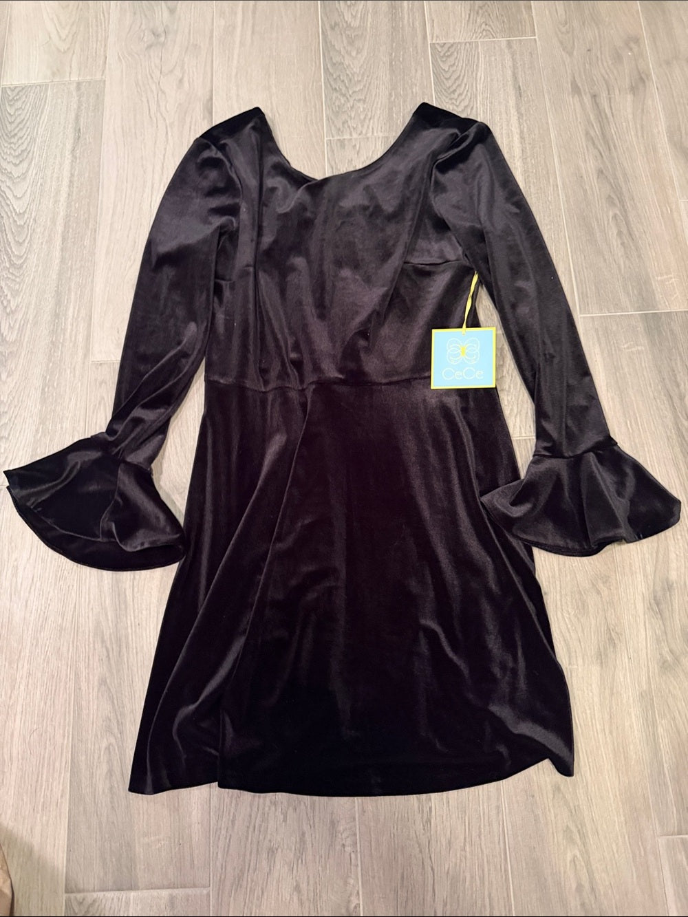 NWT CeCe Women’s Black Velvet Long-Sleeve Dress with Flared Cuffs Size M