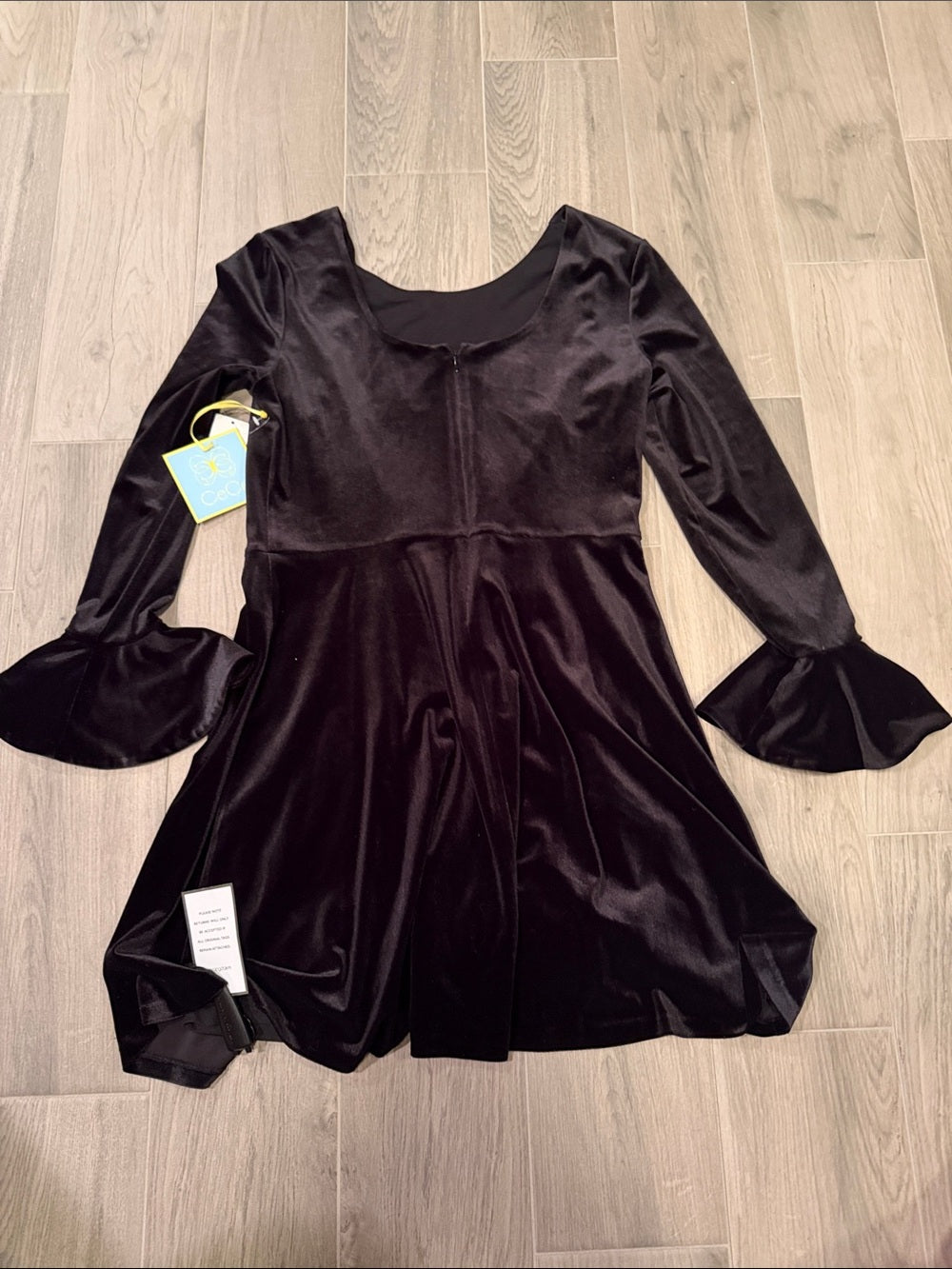 NWT CeCe Women’s Black Velvet Long-Sleeve Dress with Flared Cuffs Size M