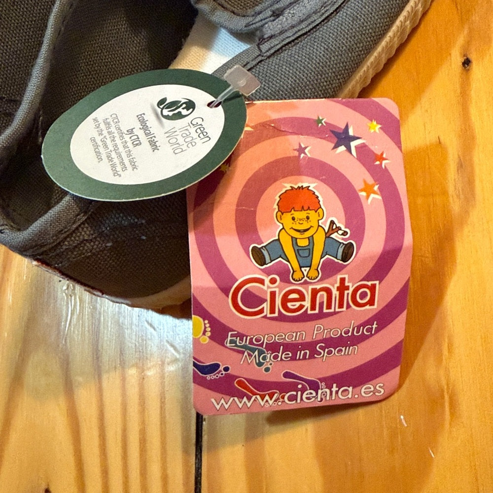 NWT Cienta Girl’s Grey Sneakers Size 22/6
