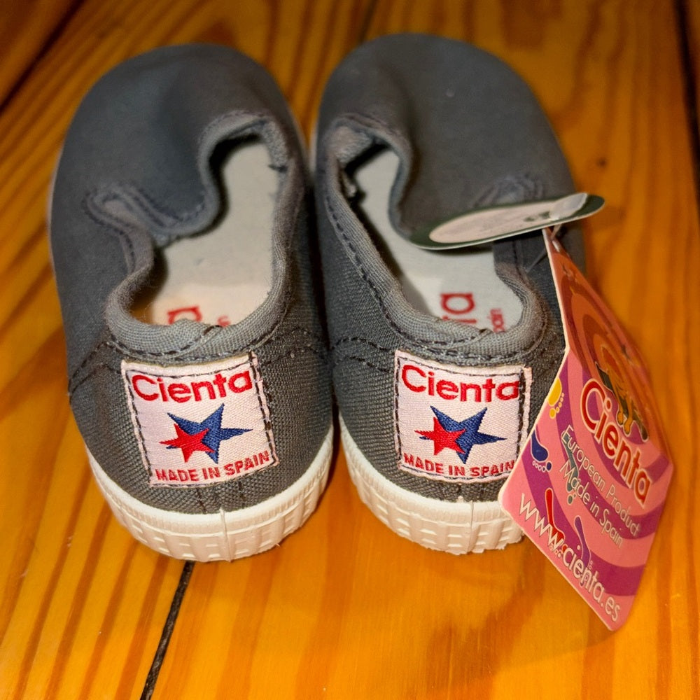 NWT Cienta Girl’s Grey Sneakers Size 22/6
