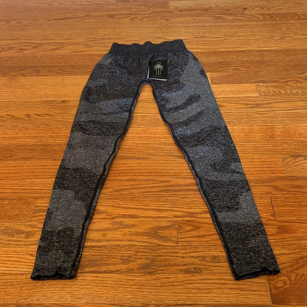 NWT Hpe Clothing Women’s Camo Leggings Size XS