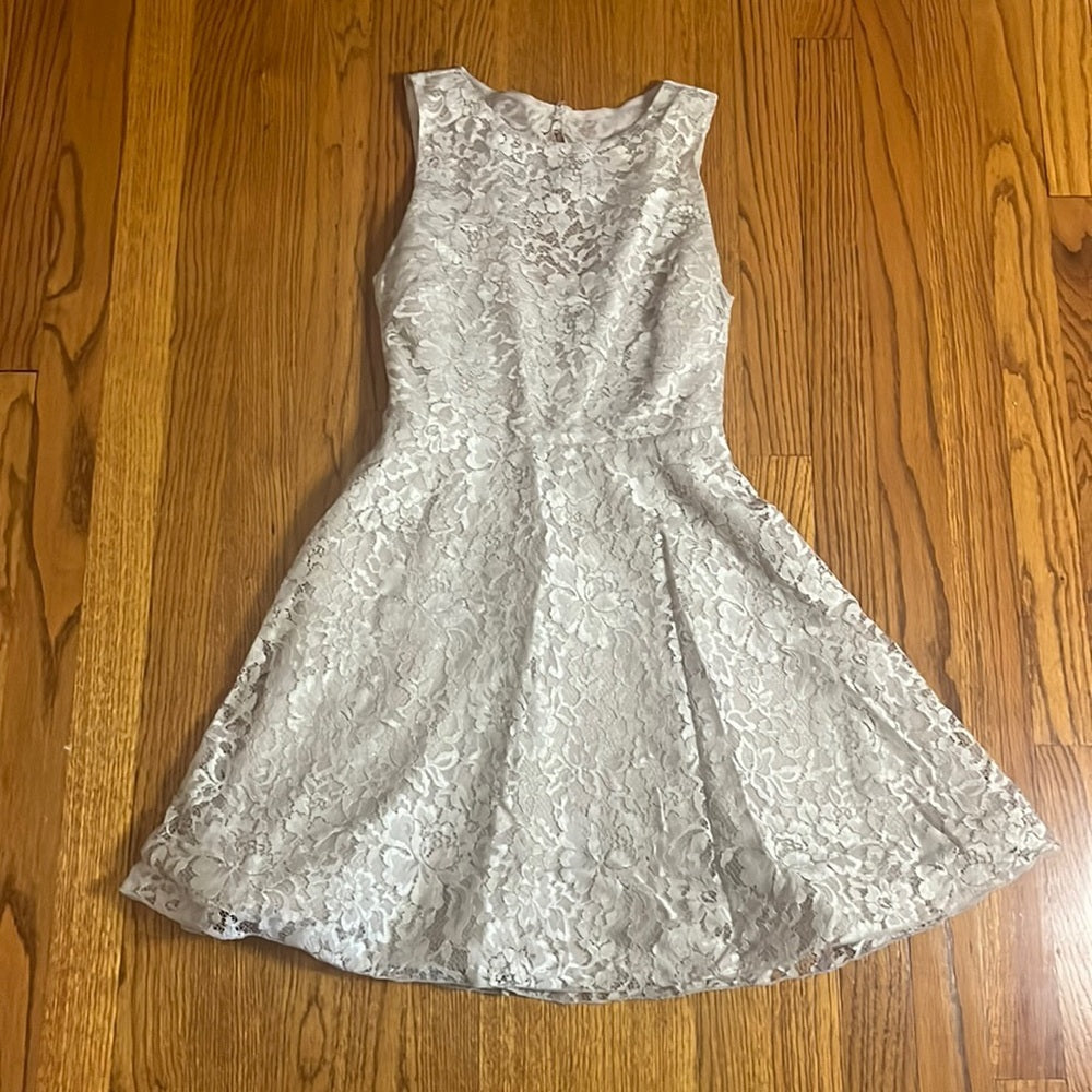 NWT Alice + Olivia Woman’s Natalia Open-Back Lace A-Line Taupe Lace Dress Size 0