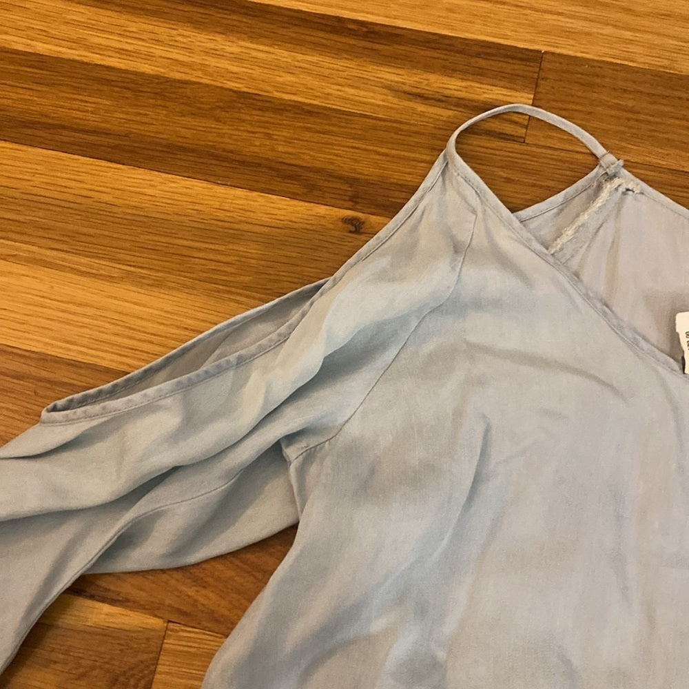 NWT Glam Women’s Blue Cold Shoulder Blouse Size M