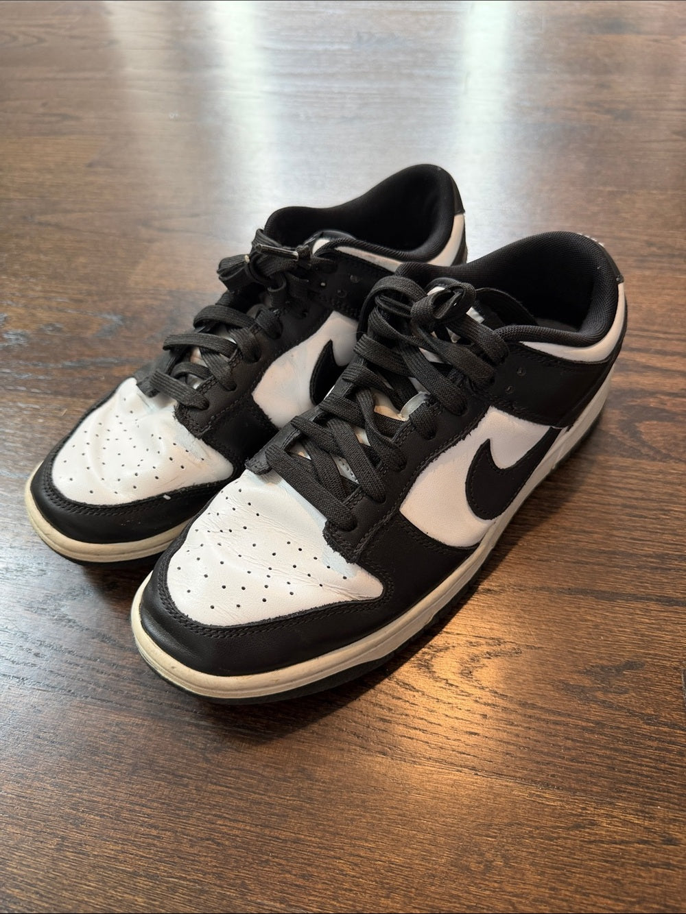 Nike Men’s Black and White Low-Top Sneakers Size 9.5