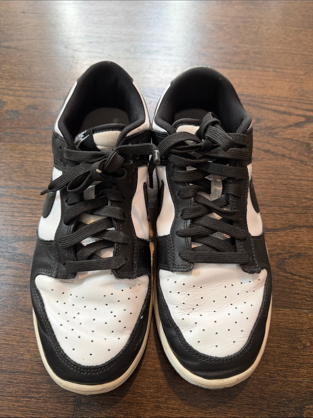 Nike Men’s Black and White Low-Top Sneakers Size 9.5