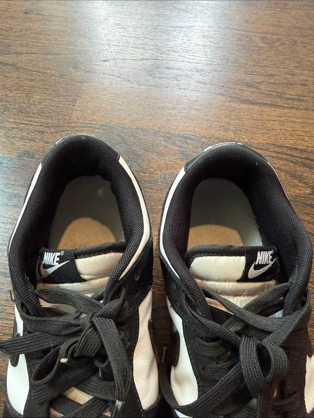 Nike Men’s Black and White Low-Top Sneakers Size 9.5