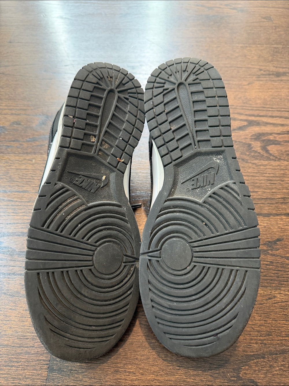 Nike Men’s Black and White Low-Top Sneakers Size 9.5