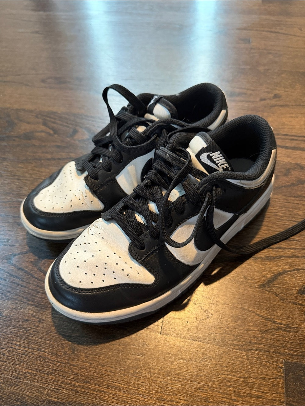 Nike Men’s Low-Top Sneakers in Black and White Size 7